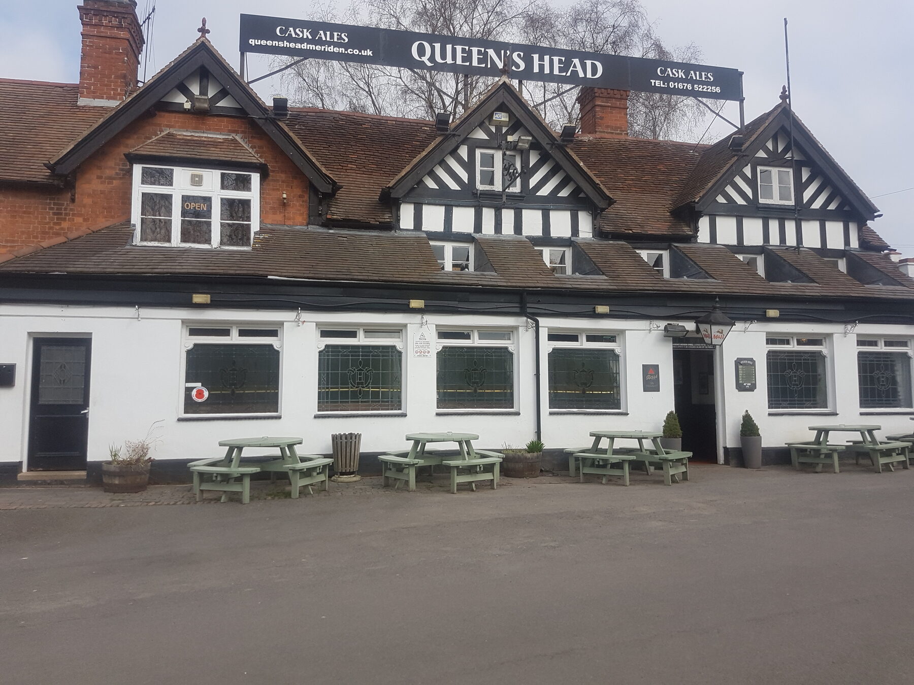 The Queen's Head pub in Meriden