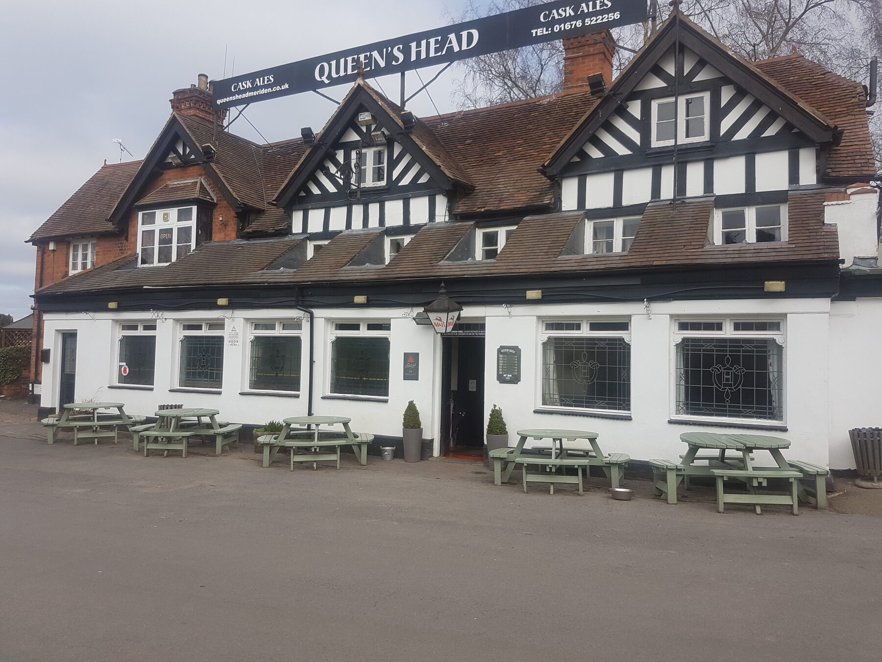 Front of The Queen's Head